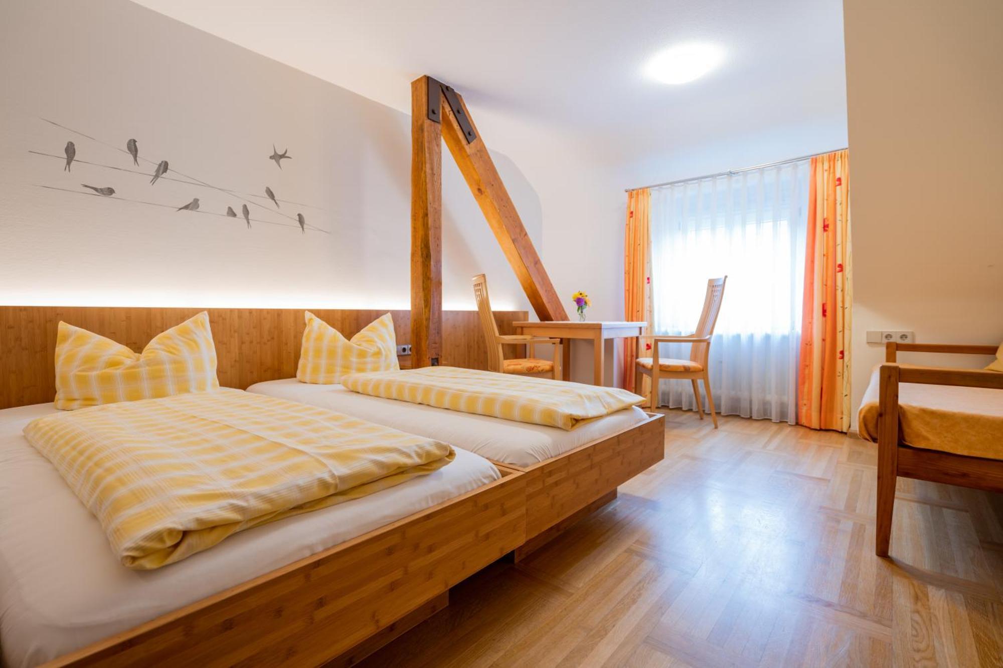 Gasthaus-Pension Zum Kreuz Stuhlingen Extérieur photo