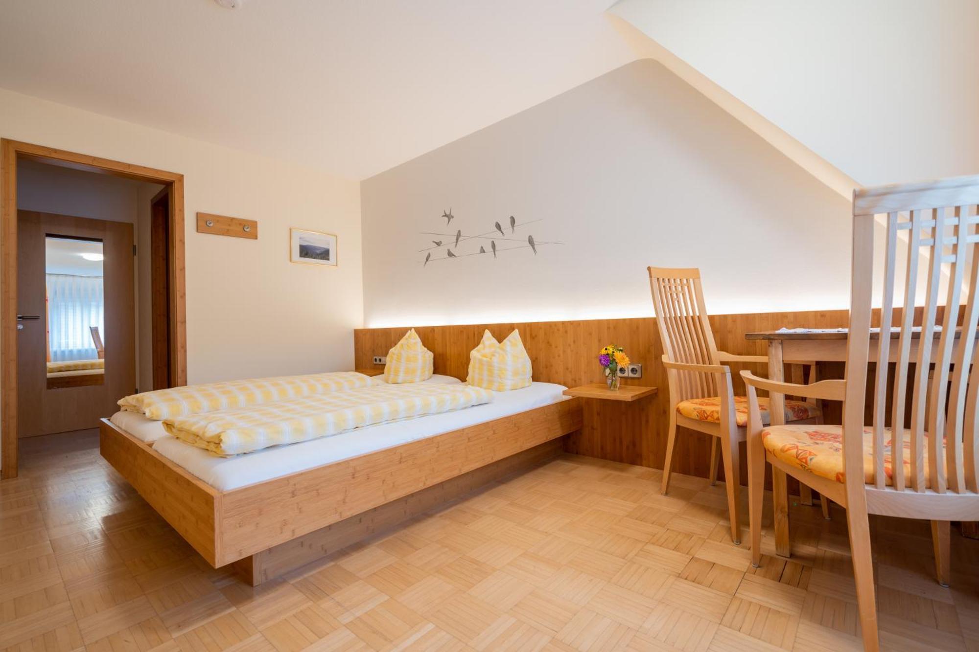Gasthaus-Pension Zum Kreuz Stuhlingen Extérieur photo